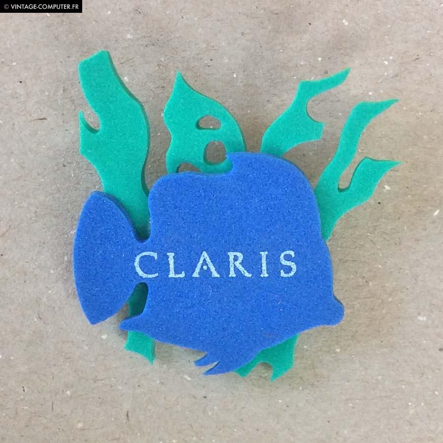 Claris brooch